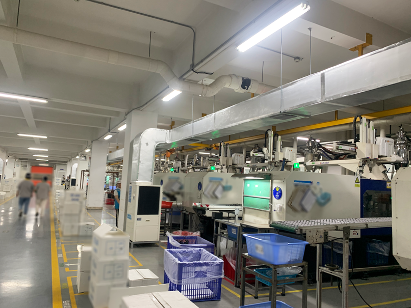 注塑厂区域岗位降温，应用蒸发冷省电空调-立式管道机组