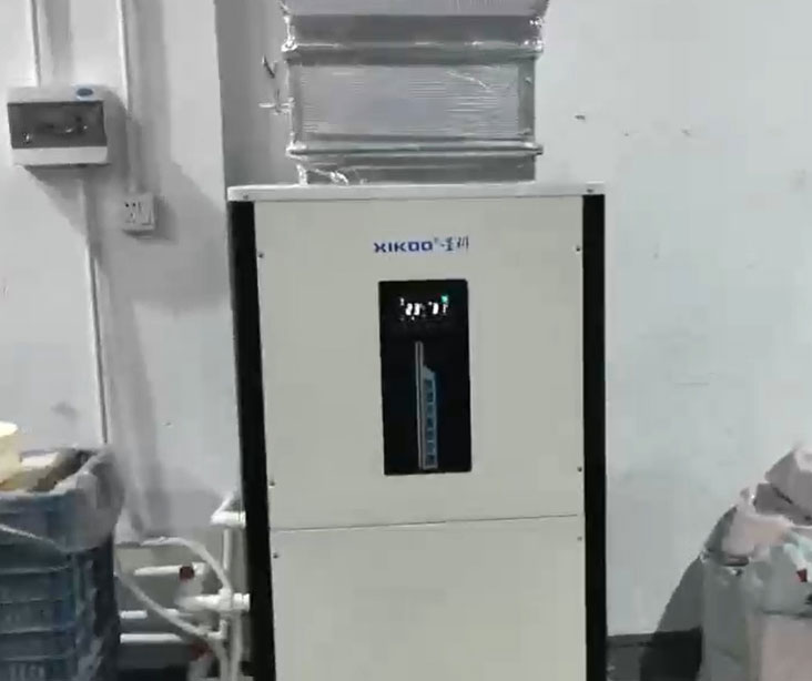 注塑车间，安装蒸发冷省电空调-立式管道机